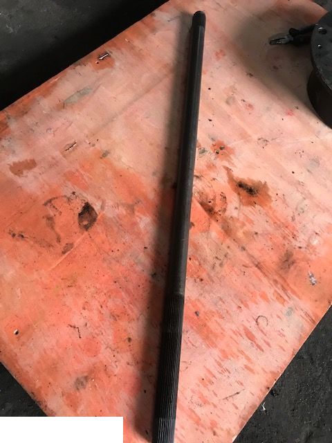 JCB 4CX - PÓŁOŚ MOSTU ~ TYŁ / L= 993 MM FREZY 33-33