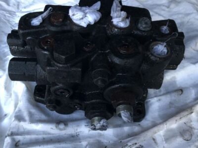 JCB 4CX - Rozdzielacz