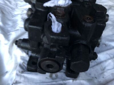 JCB 4CX - Rozdzielacz