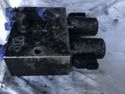 JCB 4CX - Rozdzielacz