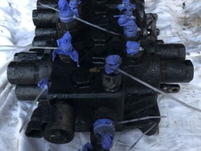 JCB 4CX - Rozdzielacz / Dzielnik Strumienia