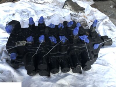 JCB 4CX - Rozdzielacz / Dzielnik Strumienia