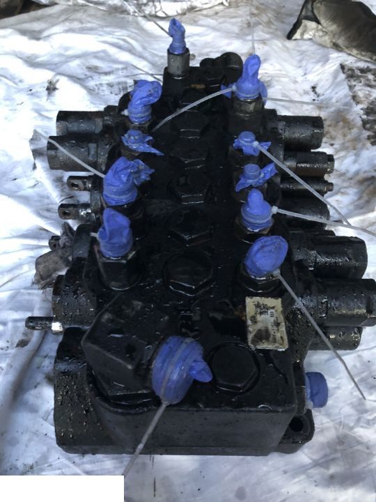 JCB 4CX - Rozdzielacz / Dzielnik Strumienia