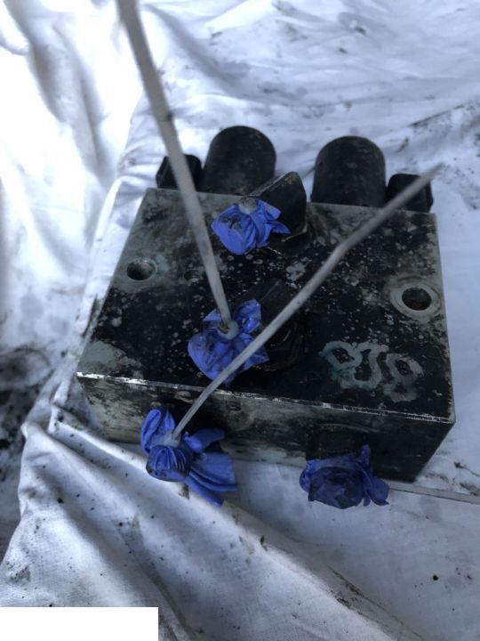 JCB 4CX - Rozdzielacz