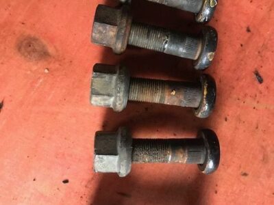 JCB 4cx - Szpilki Koła