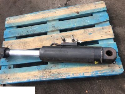 JCB 526-56 - Siłownik Wychyłu Łyźki