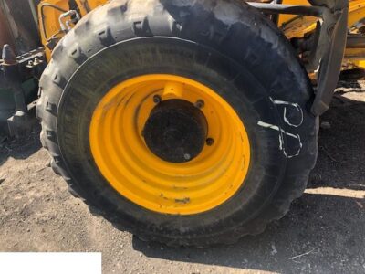 JCB 531-70 -Opona 460/70 R24 Felga 16x24