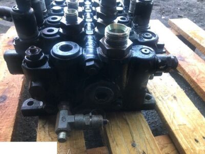 JCB TM 320 - Rozdzielacz Hydrauliczny