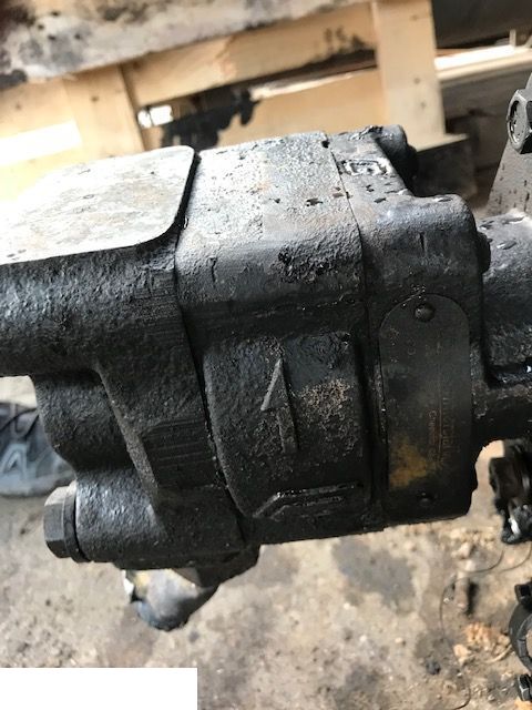 John Deere 3200 3215 3400 3415 - Pompa Hydrauliki