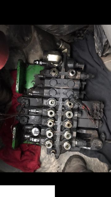 John Deere 3200 - Rozdzielacz