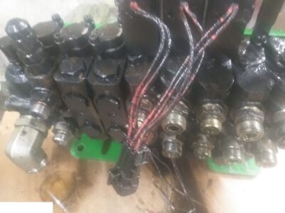 John Deere 3200 - Rozdzielacz