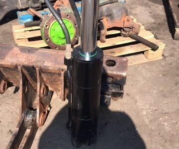 John Deere 3200 3215 3400 - Siłownik Poziomowania