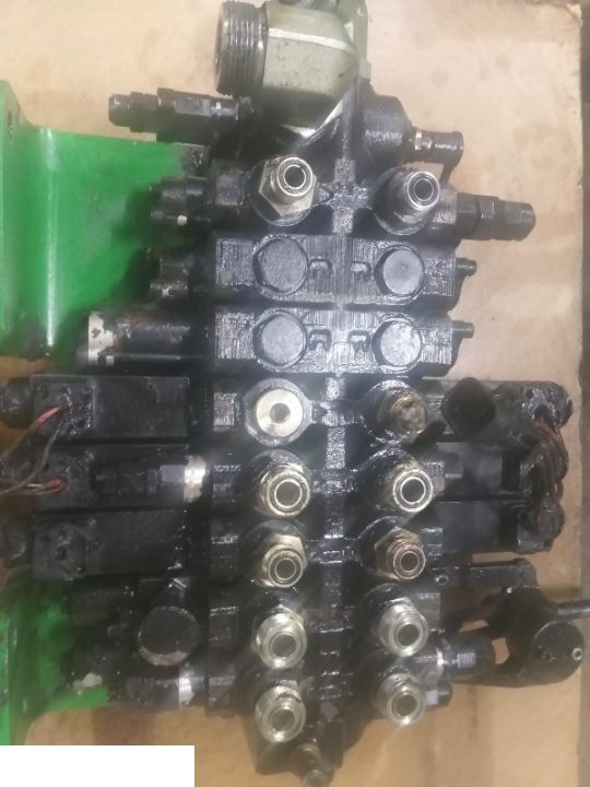 John Deere 3400 - Rozdzielacz