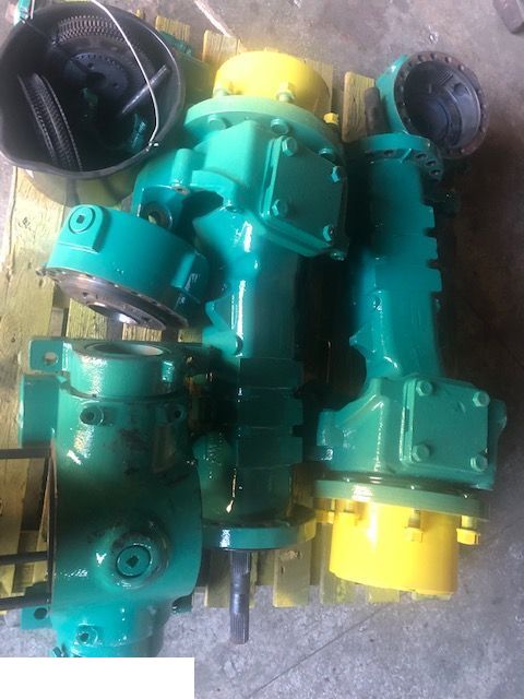 John Deere 3415 3420 - Zwolnica Półoś Zwrotnica Most