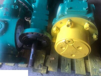 John Deere 3415 3420 - Zwolnica Półoś Zwrotnica Most