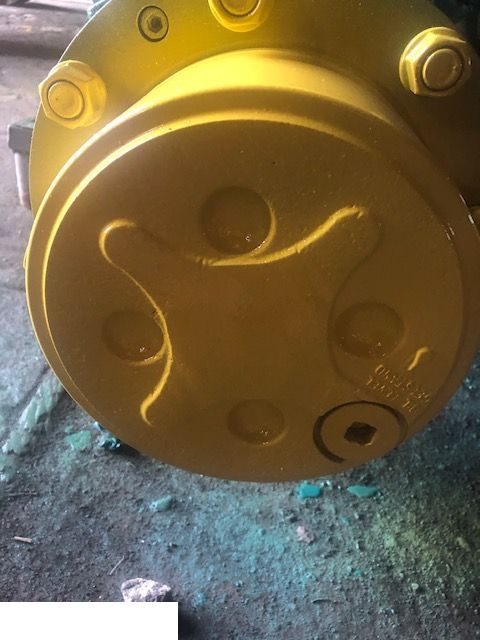 John Deere 3415 3420 - Zwolnica Półoś Zwrotnica Most