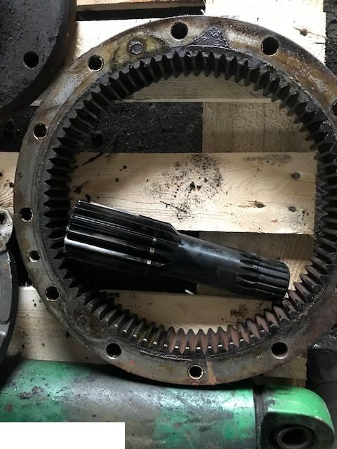 John Deere 6820 - Zwolnica Tylna