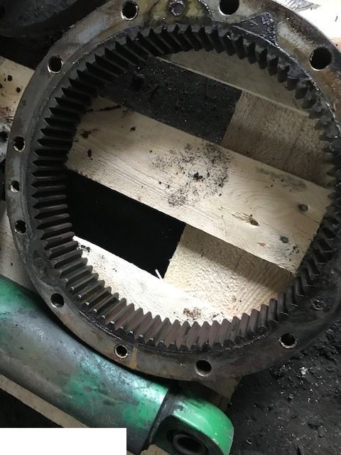 John Deere 6820 - Zwolnica Tylna