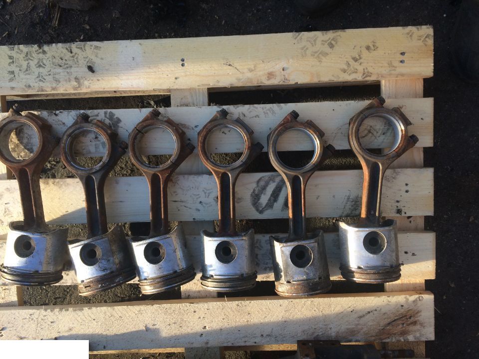 Korbowód John Deere 6068 R500335