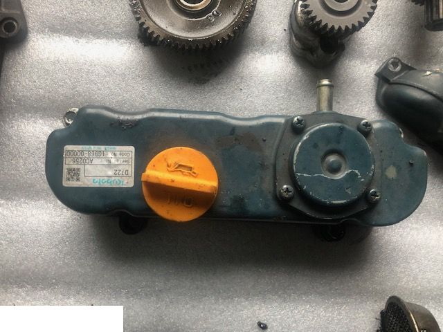 Kubota d722 - Pokrywa Zaworowa