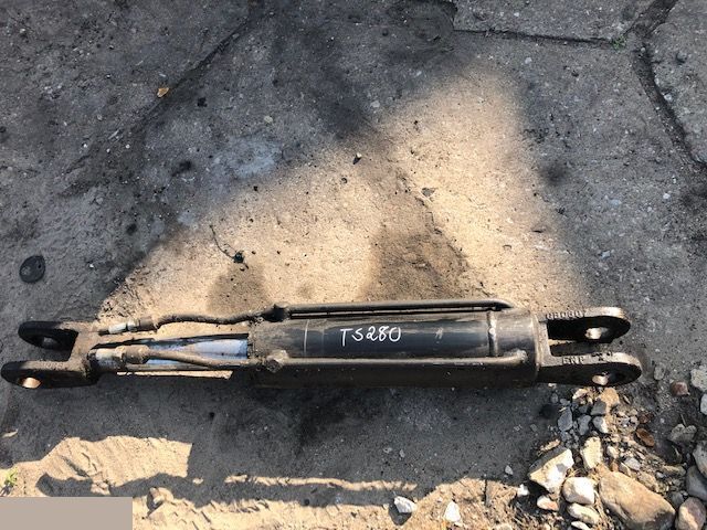 John Deere 4500 Matbro TS 280 - Siłownik Wychyłu Łyźki