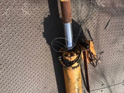 Liebherr 554 - Siłownik Wychyłu Łyźki