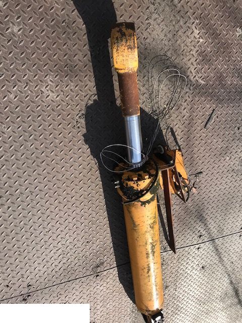 Liebherr 564 - Siłownik Wychyłu Łyźki