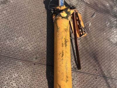 Liebherr 564 - Siłownik Wychyłu Łyźki