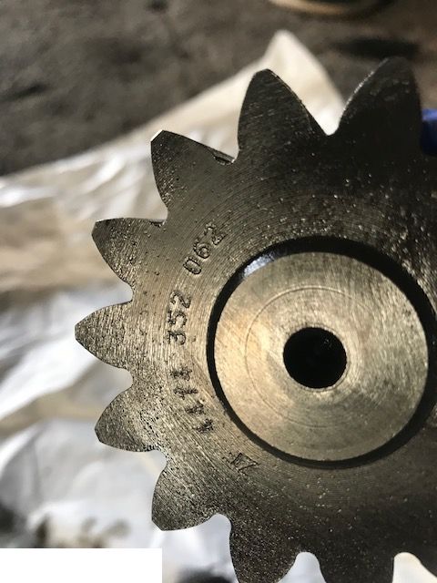 Liebherr 7624181 - Wałek Satelit Zwolnicy