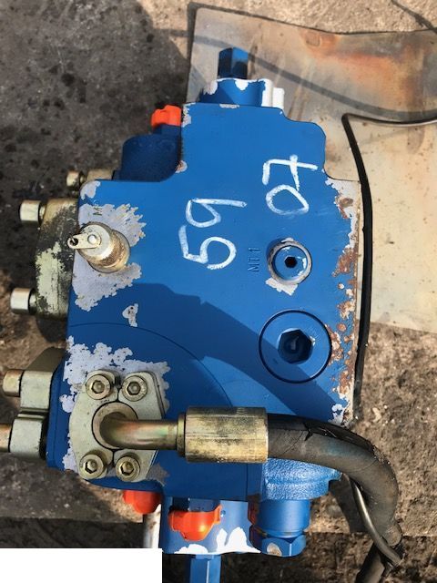 Liebherr L544 L550 L554 - Rozdzielacz Hydrauliczny