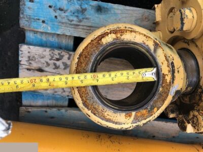 Liebherr L564 - Siłownik Wychyłu