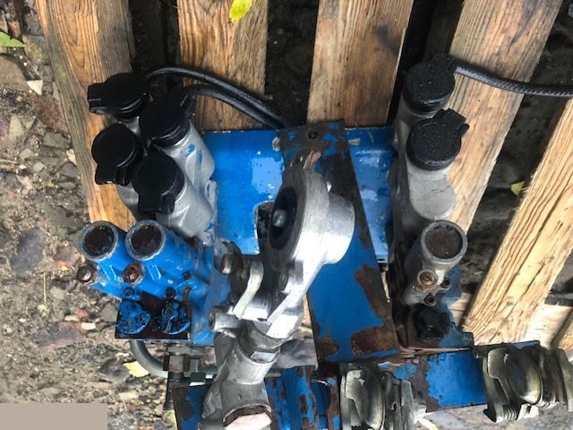 Ford New Holland - Rozdzielacz Hydrauliczny