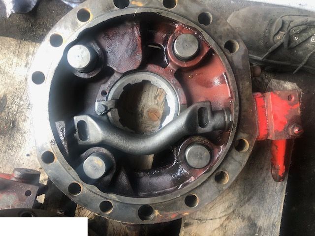 Manitou 626 - Docisk Hamulca [Clark Hurth]