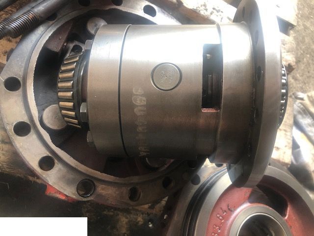 Manitou 626 - Mechanizm Róźnicowy Clark Hurth