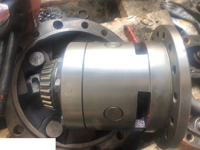 Manitou 626 - Mechanizm Róźnicowy Clark Hurth