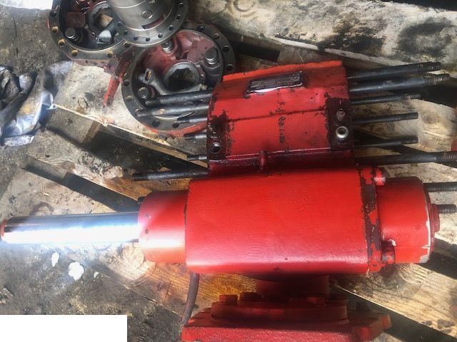 Manitou 626 - Siłownik Wspomagania Obudowa Ataku