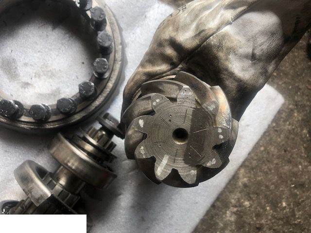 Manitou 626 - Wkład Mostu 9x29 [Clark Hurth]