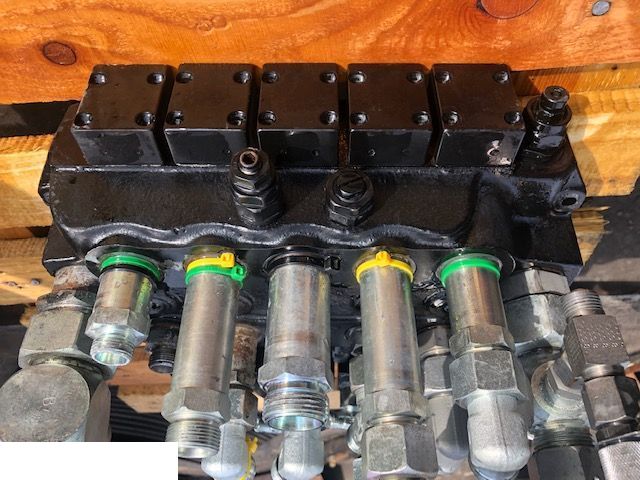 Manitou 627 - Rozdzielacz Hydrauliczny