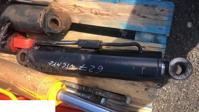 Manitou 627 - Siłownik Wychyłu