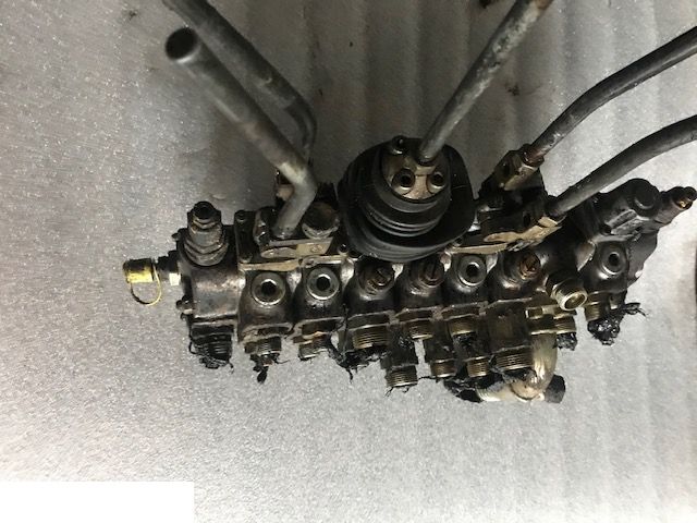 Manitou MT 1233s - Rozdzielacz