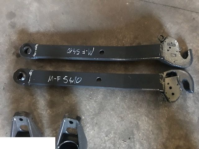 Massey Ferguson [Seria 5400] - Wieszak Podnośnika