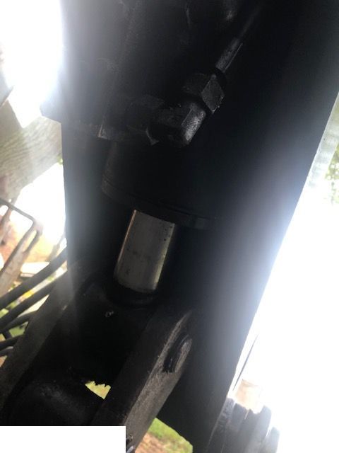 New Holland LM - Siłownik Wychyłu Siłownik Poziomowania Łyźki [CZĘŚCI]