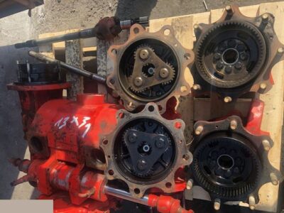 Manitou 524 - Zwolnica Carraro Przekładnia Napędu Siłownik Wspomagania