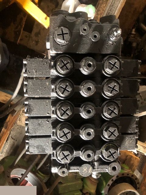 Rozdzielacz Hydrauliczny Bucher Pięć Sekcji