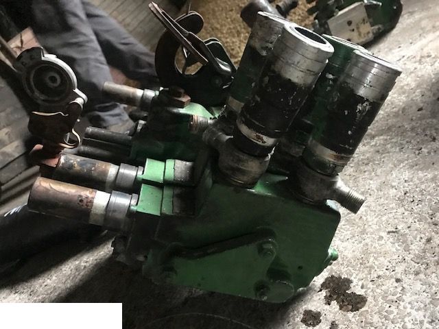 Rozdzielacz John Deere - CZĘŚCI
