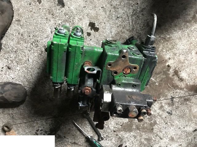 Rozdzielacz John Deere - CZĘŚCI
