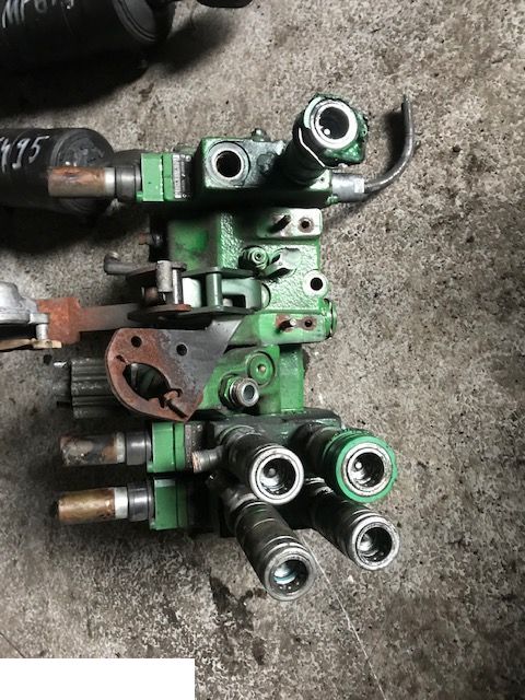 Rozdzielacz John Deere - CZĘŚCI