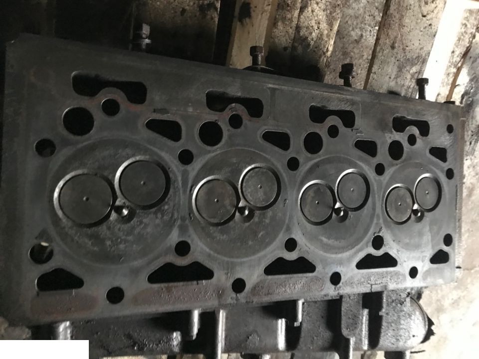 Silnik Case Dt 246 Głowica - CZĘŚĆ ORYGINALNA