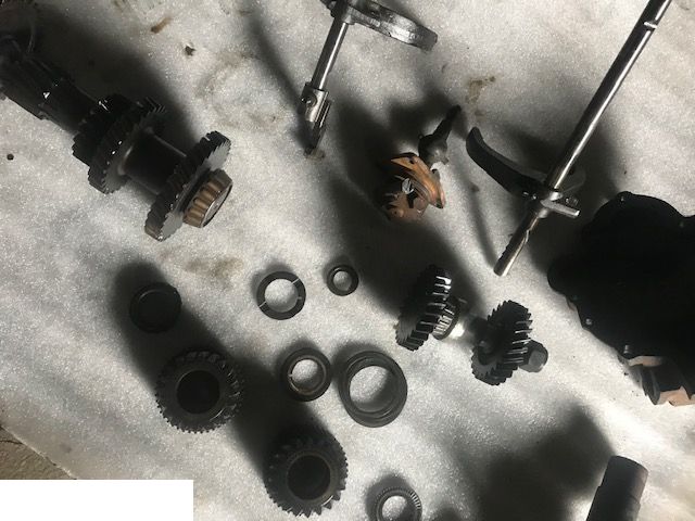 Skrzynia Manitou - Części Com-T4-2012