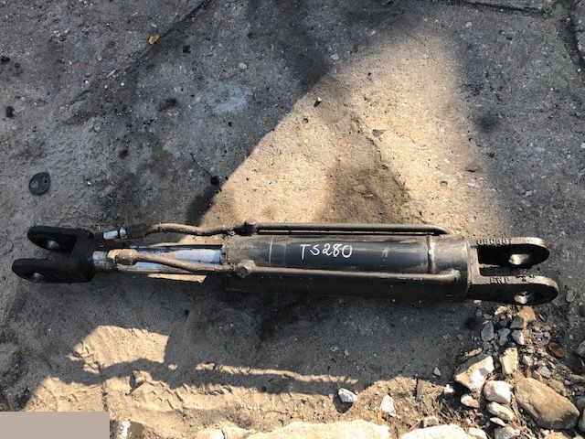 John Deere 4500 Matbro TS 280 - Siłownik Wychyłu Łyźki